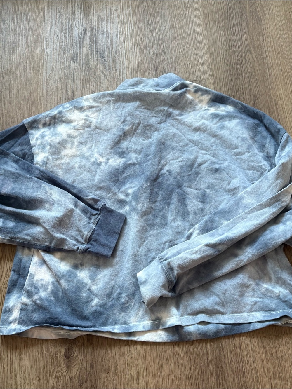 Lush Blue & White Tie-Dye Mock Neck Sweatshirt Small long sleeve - Picture 3 of 3